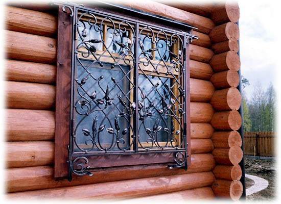 Авторская решетка на окно для деревянного дома