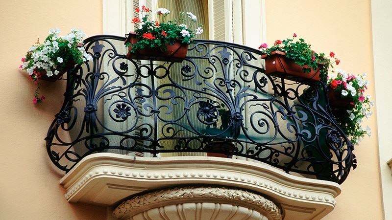 Классические перила для балкона