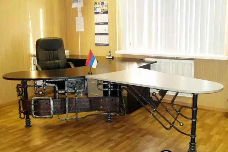 Офисный кованый стол по индивидуальному заказу