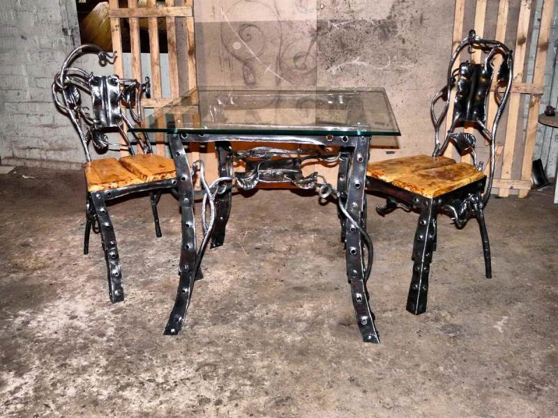 Металлический кованый стол и стулья