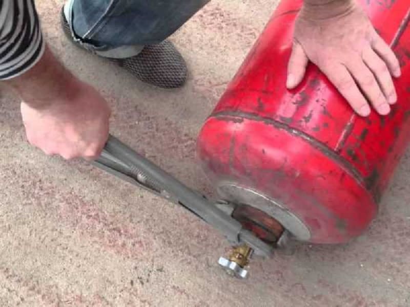 Вскрытие газового баллона
